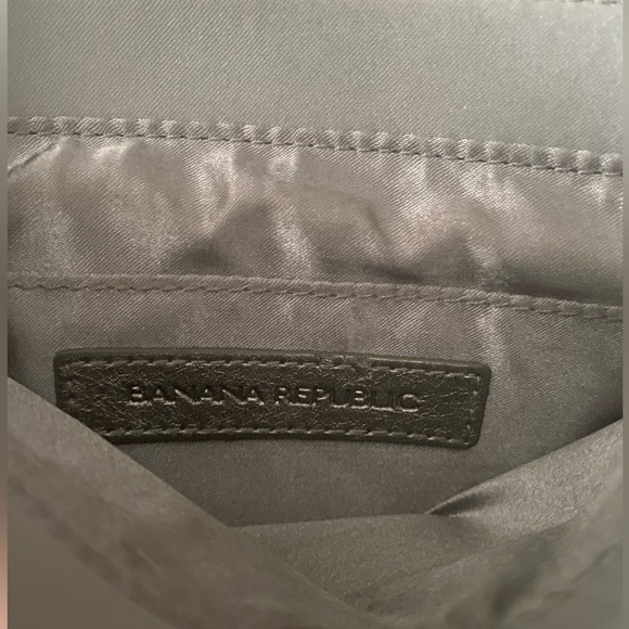๐ Banana Republic Purse - Picture 3 of 3